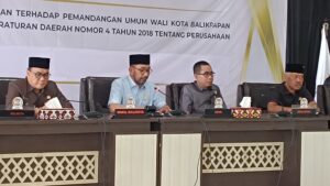 Rapat paripurna.