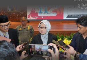 Sekretaris Daerah (Sekda) Provinsi Kaltim Sri Wahyuni usai mengikuti Upacara Penringatan Hari Kebangkitan Nasional Kantor Gubernur Kaltim, Selasa (20/5/2025). (Foto : Smartrtnews/Pemprov Kaltim)