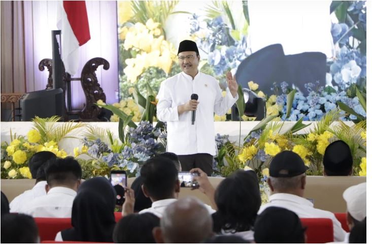 Menteri Sosial RI Saifullah Yusuf saat dialog pilar-pilar sosial di Gedung Olah Bebaya, Komplek Rumah Jabatan Gubernur pada Sabtu (10/5/2025). IFoto:smartrt.news/Humas Pemprov Kaltim)