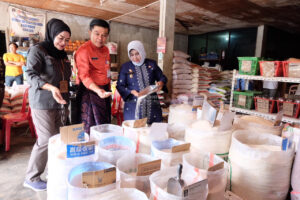 Beras di Pasar Tradisional Balikpapan (Sumber : Smartrt,news)