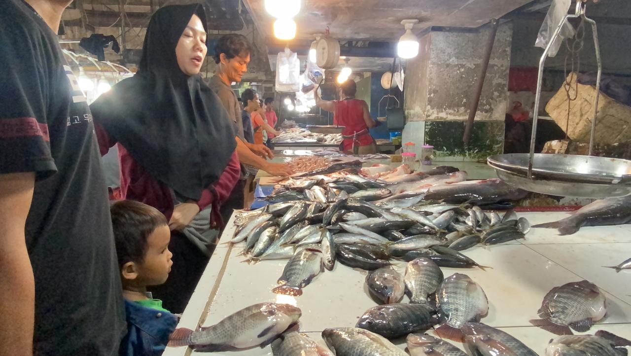 Pedang ikan di Pasar Pandan Sari Balikpapan (Foto :Smartrt.news)