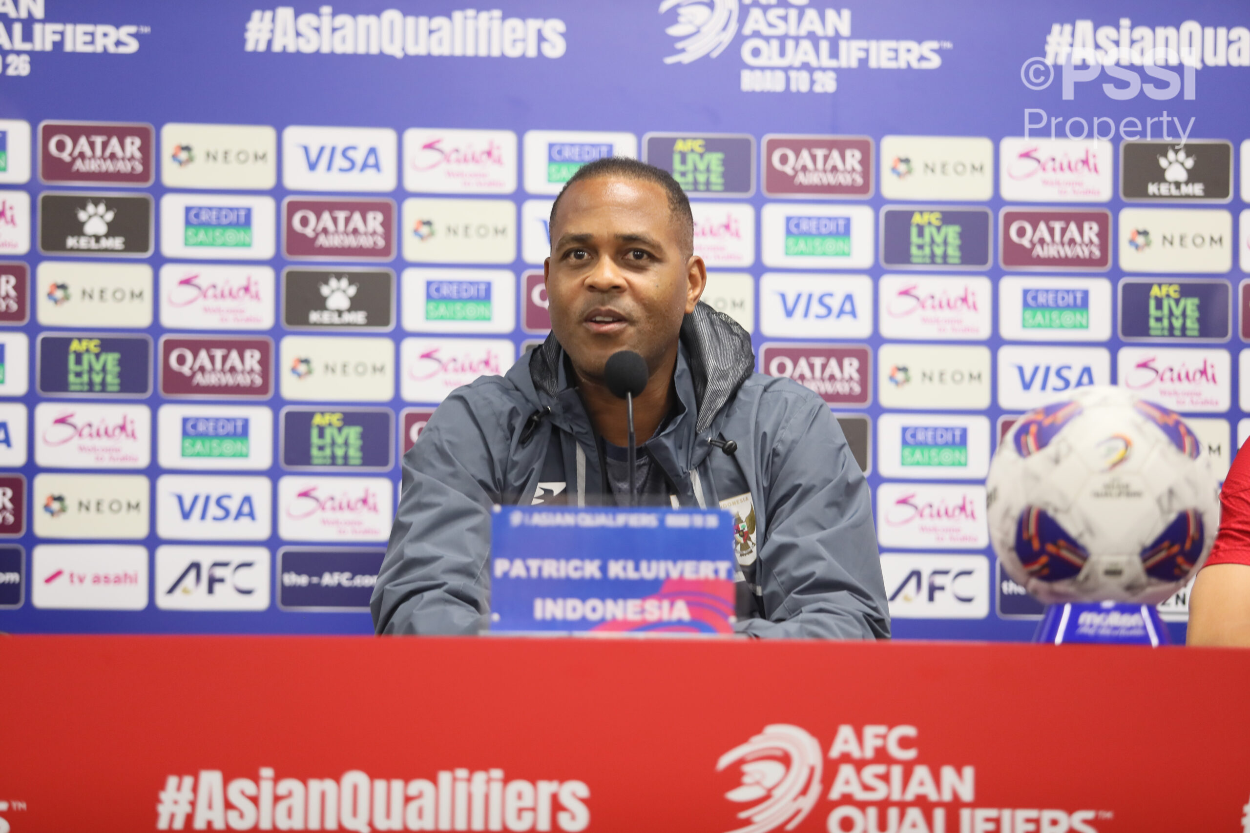 Pelatih Timnas Indonesia Patrich Kluivert saat konfrensi pers jelang laga lawan tuan rumah Jepang (Foto : PSSI)