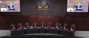 Majelis Hakim Konstitusi dalam Sidang Pengucapan Putusan Nomor 135/PUU-XXII/2024 yang digelar pada Kamis (26/6) di Ruang Sidang Pleno MK. (Foto: Humas/Ifa/MK)