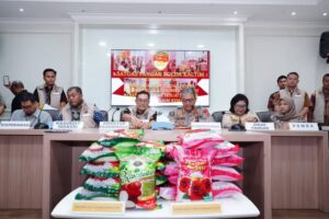 Barang bukti beras oplosan yang diamankan Polda Kaltim (foto : Polda Kaltim)