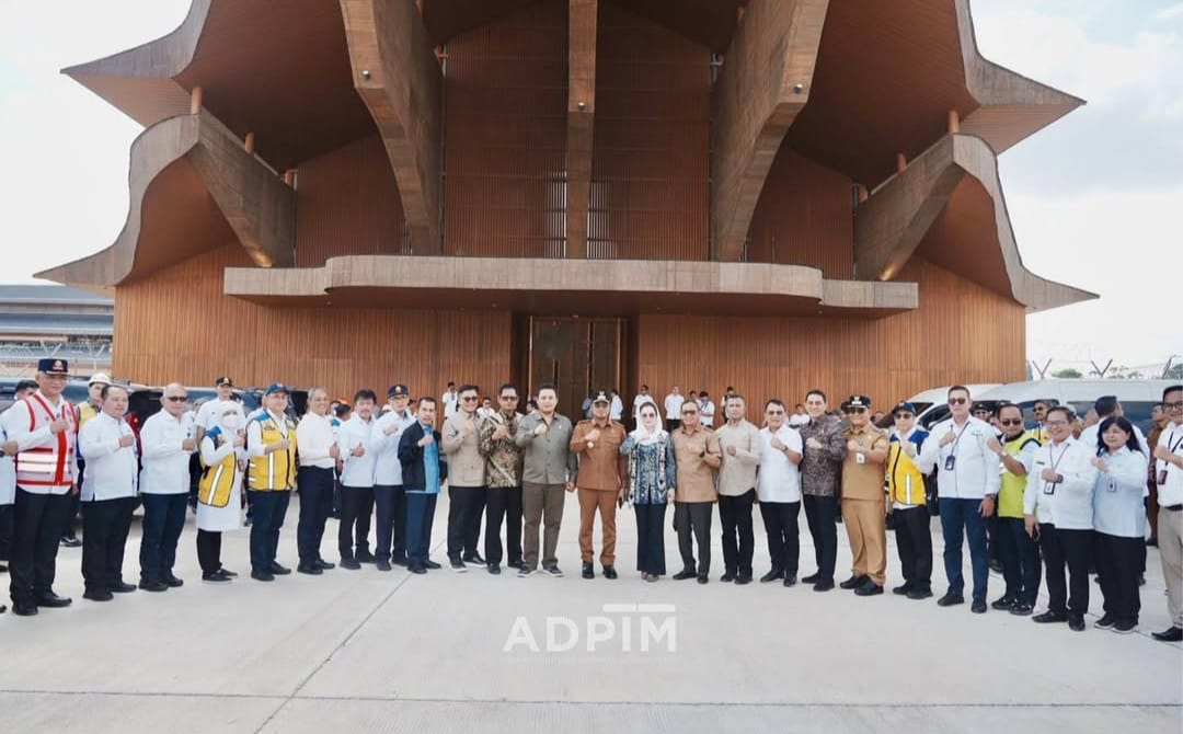 Komisi V DPR RI bersama Gubernur Kaltim, Rudy Mas’ud (Harum), melakukan peninjauan lapangan ke sejumlah proyek strategis di kawasan IKN dan Bandara VVIP, Senin (28/7/2025) (foto : Pemprov Kaltim)