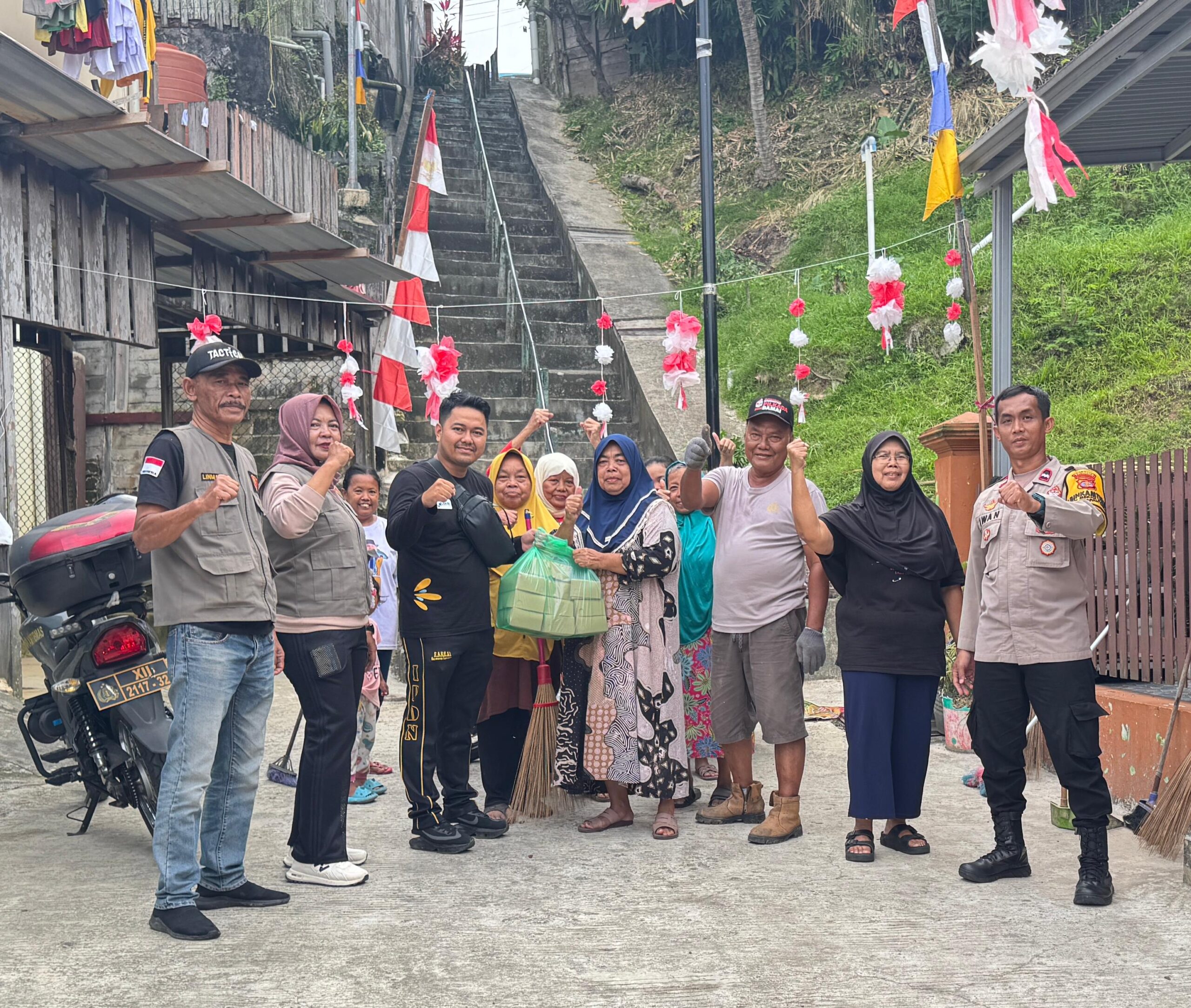 Warga di RT Mekar Sari Balikpapan menyongsong HUT RI /Smartrt.news/Sudarman